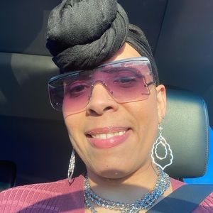 Meet your Posher, Evelyn